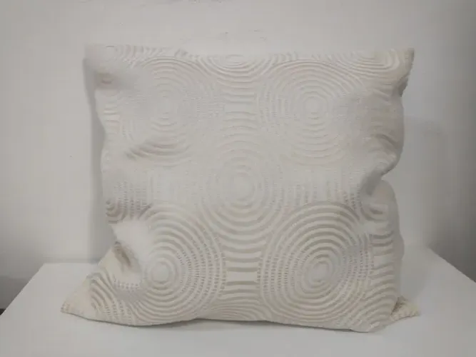 Capa de almofada branco e dourado