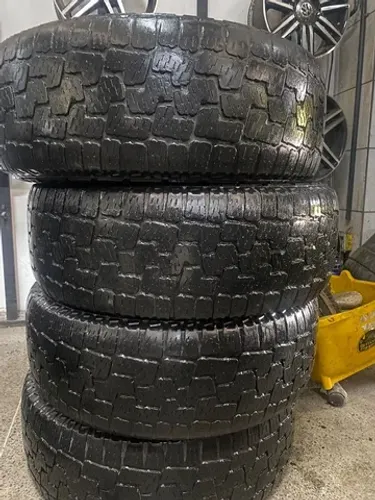 Pneu 265/65R17 Pirelli Scorpion.