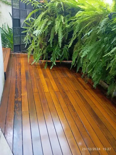 Lixamento Deck de madeira