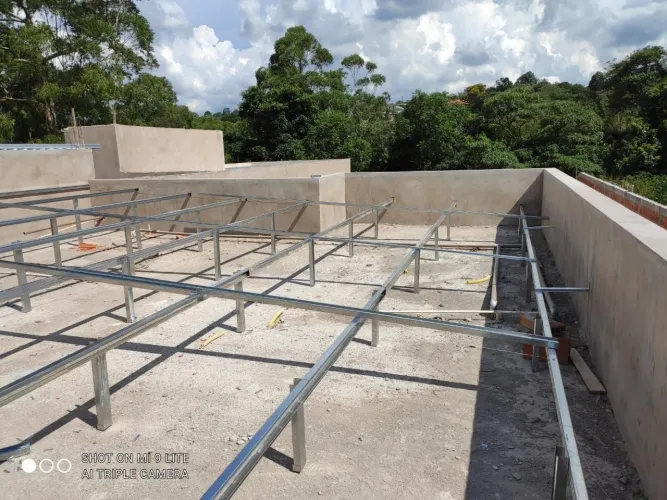 Telhado com estrutura em aço galvanizado