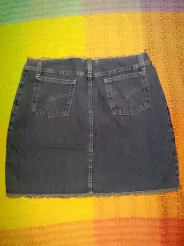 2 SHORTS & 1 SAIA JEANS N°40.
