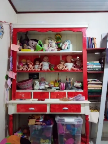 Estante vermelha (no precinho)