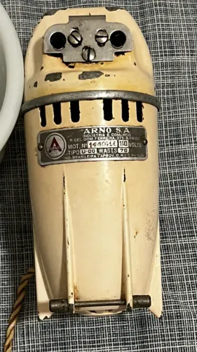 Antiga batedeira Arno, tigela menor de opalina