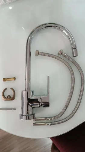 Torneira de Cozinha - Cromada - água quente e fria