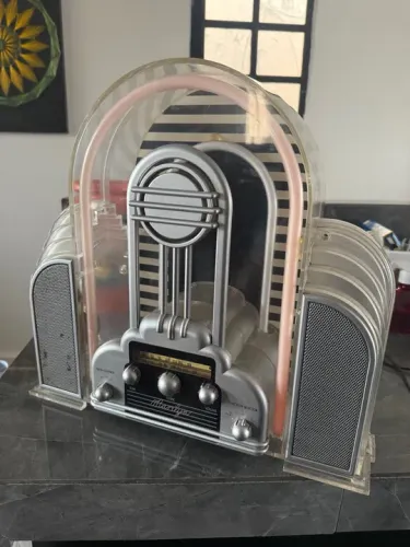 Rádio Vintage Retro com Design Clássico