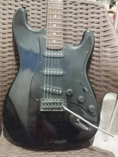 Guitarra Stratocaster Shelter Semi nova