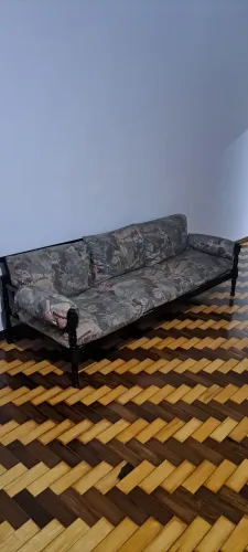 Sofá clássico 3 lugares