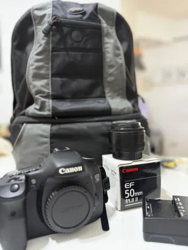 Canon 7D + Lente 50mm f/1.8 + Mochila Lowepro
