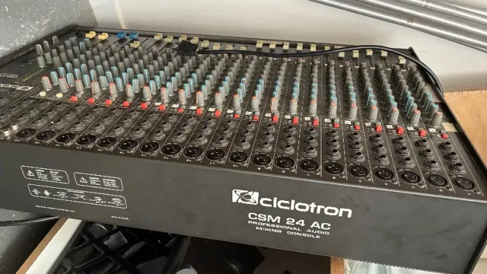 Mesa de Som CICLOTRON CSM-24 AC