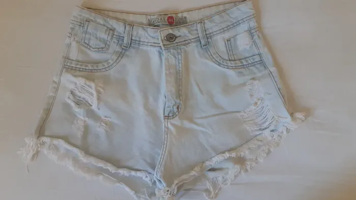 SHORT JEANS AZUL CLARO
