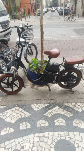 E Bike preta 1 ano de uso