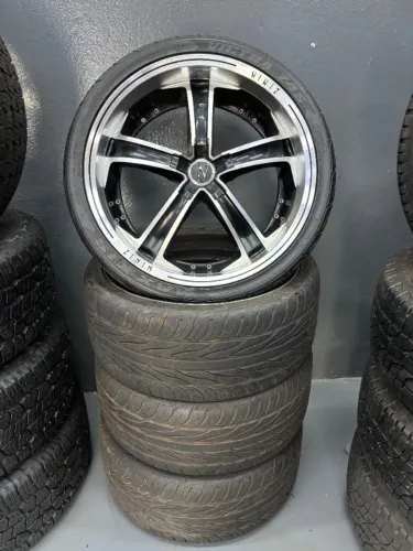 Jogo de rodas Zinik Aro 20 com pneus 245/35R20