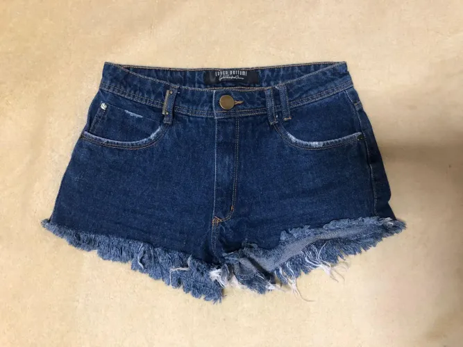 Short Jeans Desfiado Lança Perfume (ORIGINAL)