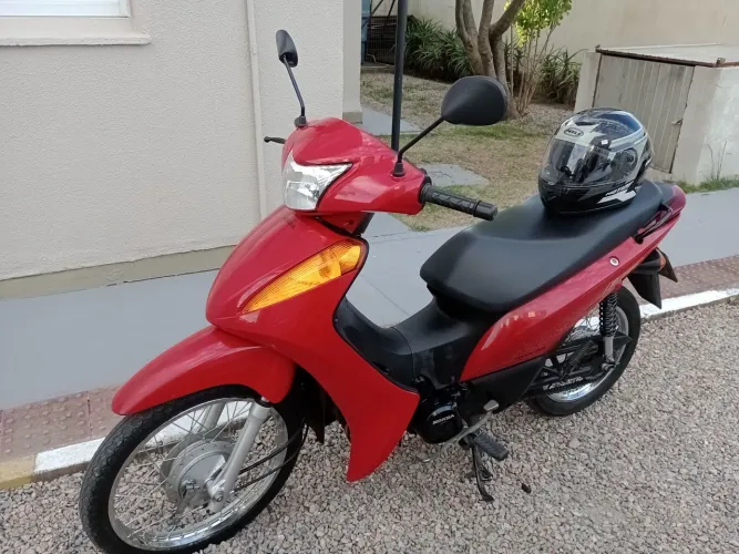 Biz 100 com partida elétrica.