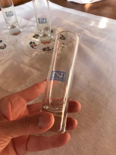 Vendo jogo de 09 cálices longos de cristal multividro para espumante