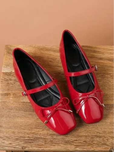 Linda sapatilha vermelha. 