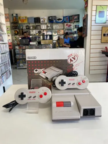 CONSOLE NINTENDO FAMILY COMPUTER FAMICOM AV TOP LOADER NA CAIXA HVC-101 SEMINOVO - NINTEND