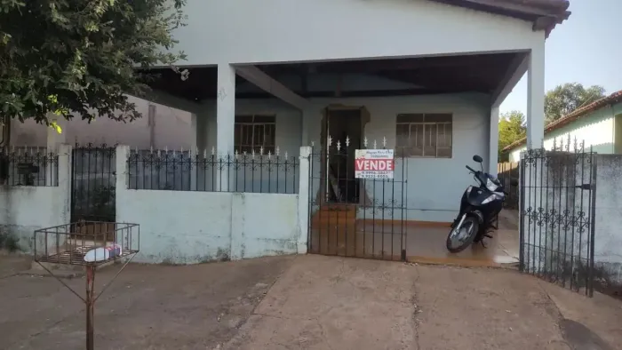 Casa com 3 quartos + barracão à venda, Vila Manoel Abrão, em Mineiros, GO