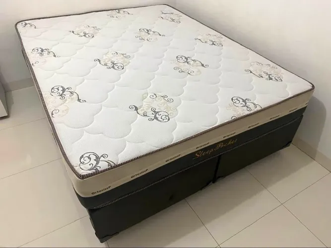Box Queen size com colchão novo molas ensacadas