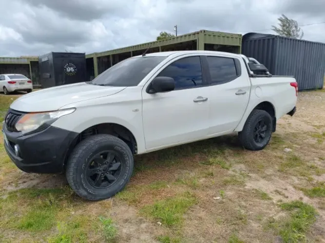 Mitsubishi L200 Tri. Outdo. GLS 2.4 CD 4X4 Die. Manual 2021