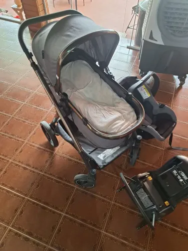 Carrinho de bebê 3 em 1 com bebê conforto