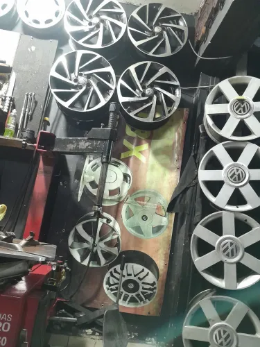Rosas e pneus aro 17 império *