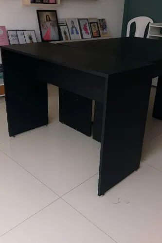 Escrivaninha preta moderna e elegante