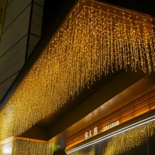 Achadinho Natalino! Iluminação Natalina! Cascata 400 LEDs ? Achadinho Shopee!
