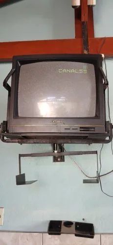 TV Mitsubishi 20 polegadas já com suporte 