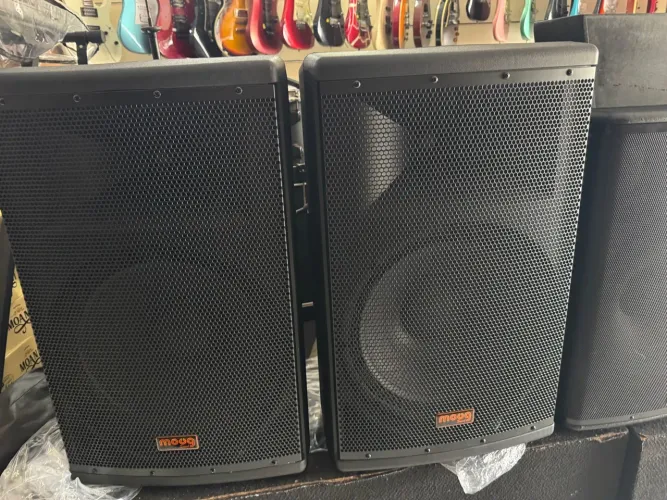 Caixa de Som Ativa de 15 de 300w cada