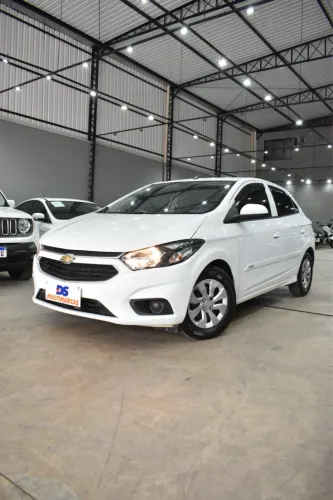 Onix 1.0 LT flex baixo km 6 marchas