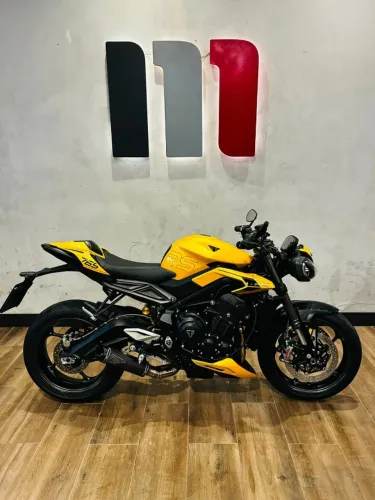 STREET TRIPLE 765 RS 2023