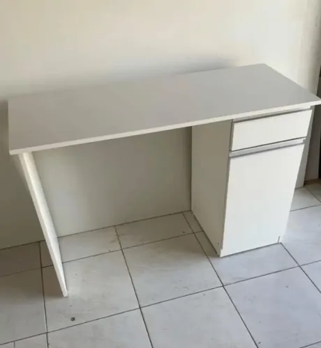 Escrivaninha Branca com Gavetas - Design Moderno
