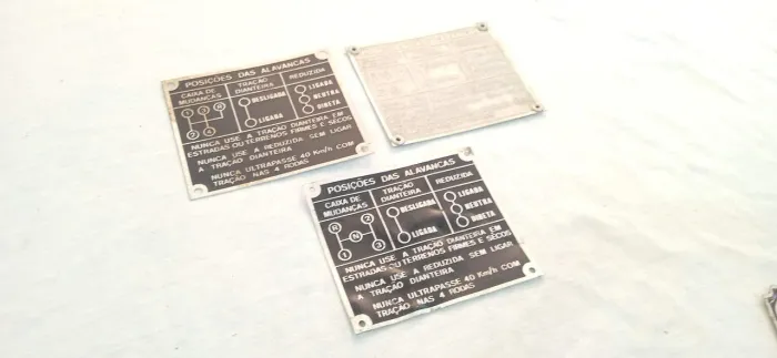 Jeep antigo plaquetas painel original