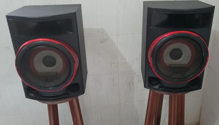 Duas Caixas Originais do Som LG 900W