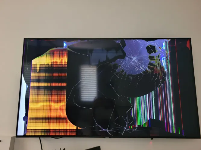 TV Samsung QLED 4K 50 polegadas - Display quebrado