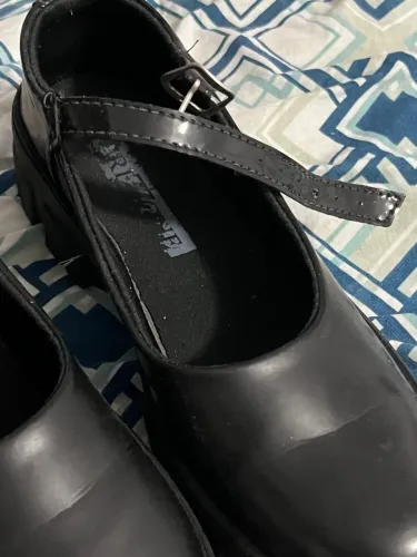 Sapato Mary Jane preta salto tratorado
