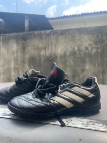 Chuteira adidas 32