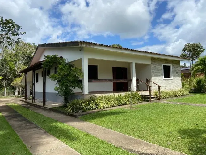 Sua Linda Casa em Aldeia dos Camarás e Condomínio Fechado com Jardim, Fruteiras e Canil