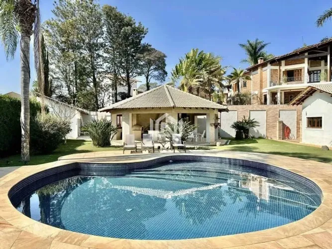 Casa à venda no condomínio São Paulo II porteira fechada.