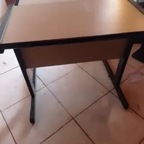 Mesas de escritório simples