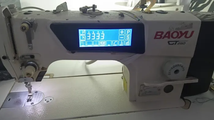 Vendo máquina Reta eletrônica em perfeito estado *