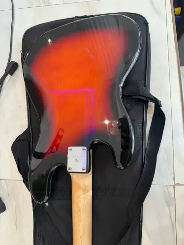 Michael BM675N SK ? Jazz Bass 4 cordas, Sunburst Black.