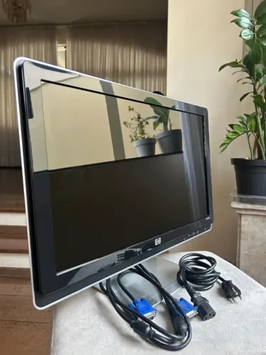 Monitor HP 2009m 20" Polegadas Widescreen - Som Integrado + Cabos inclusos
