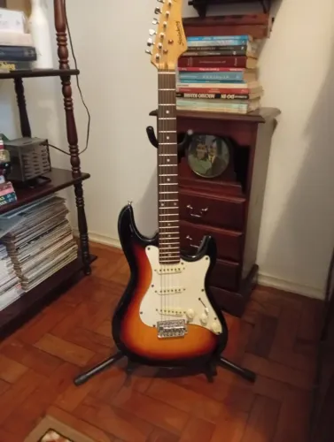 Guitarra de entrada barata