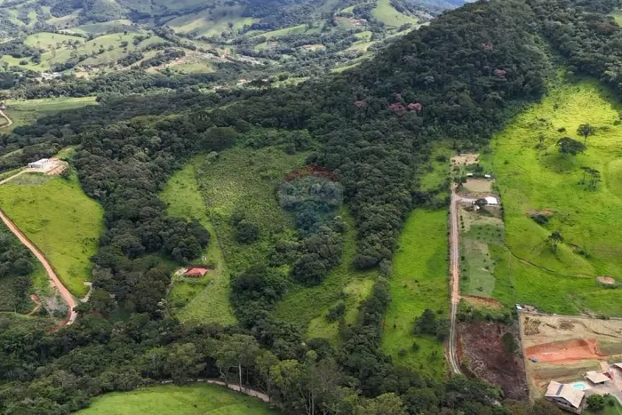 Área rural à venda em Camanducaia-MG com 138 mil m² e riacho