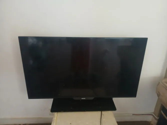 TV Phillips com defeito. LEIAM O RESUMO SOBRE A TV.