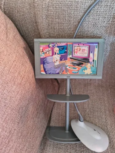 Móveis Barbie Tv, Guarda roupa e abajur reservado