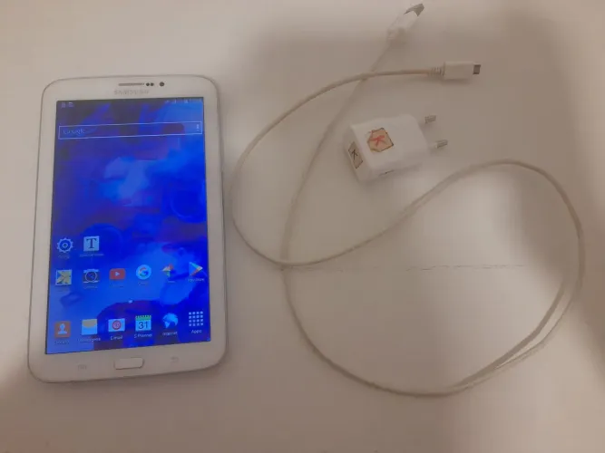 Tablet Samsung Galaxy SM-T211M com carregador funcional [USADO]