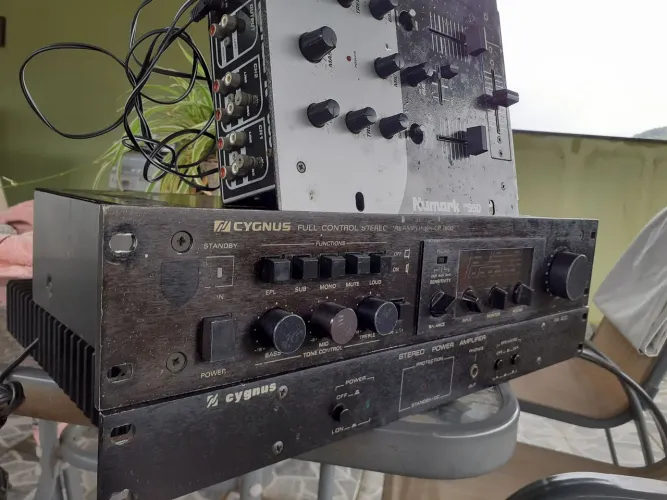 Som cygnus e mixer numark